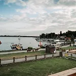 Z Widokiem Na Jezioro 3*